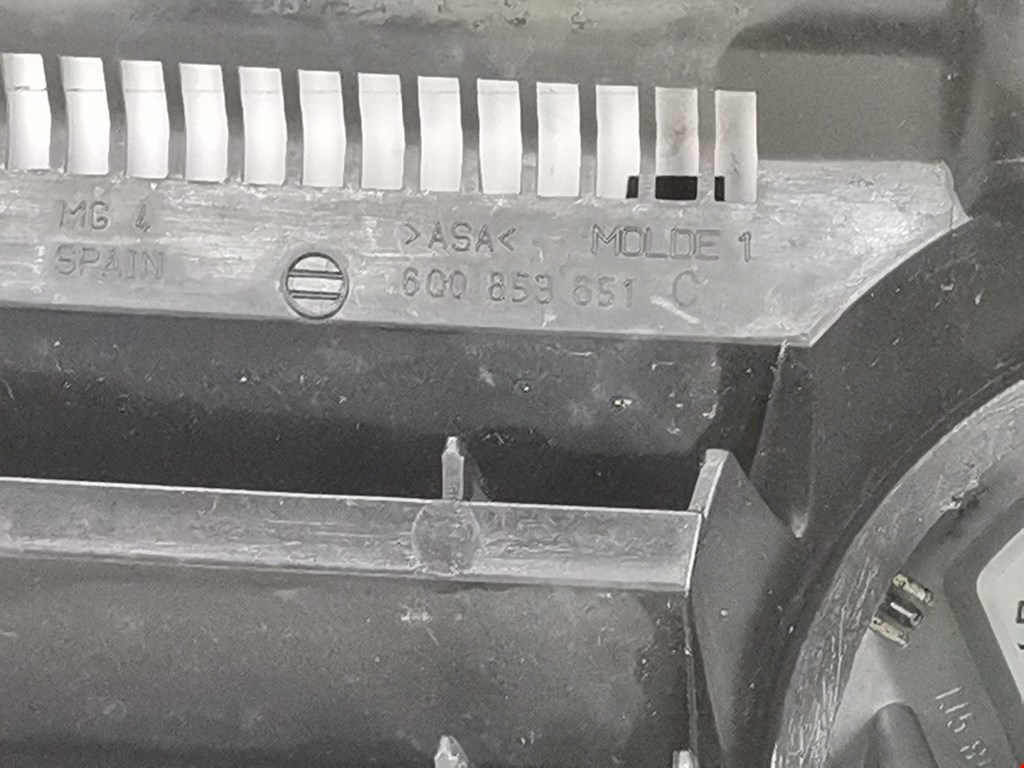 Решетка радиатора VOLKSWAGEN Polo IV 2001-2009