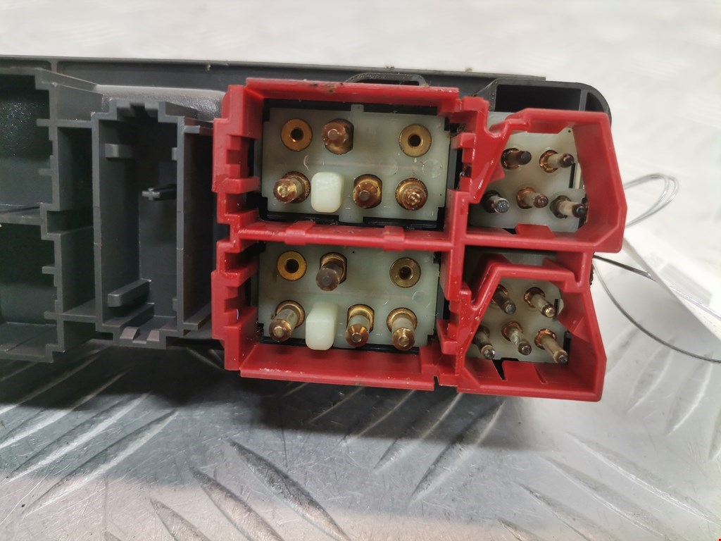 Блок управления стеклоподъемниками VOLVO V40 I 1995-2004