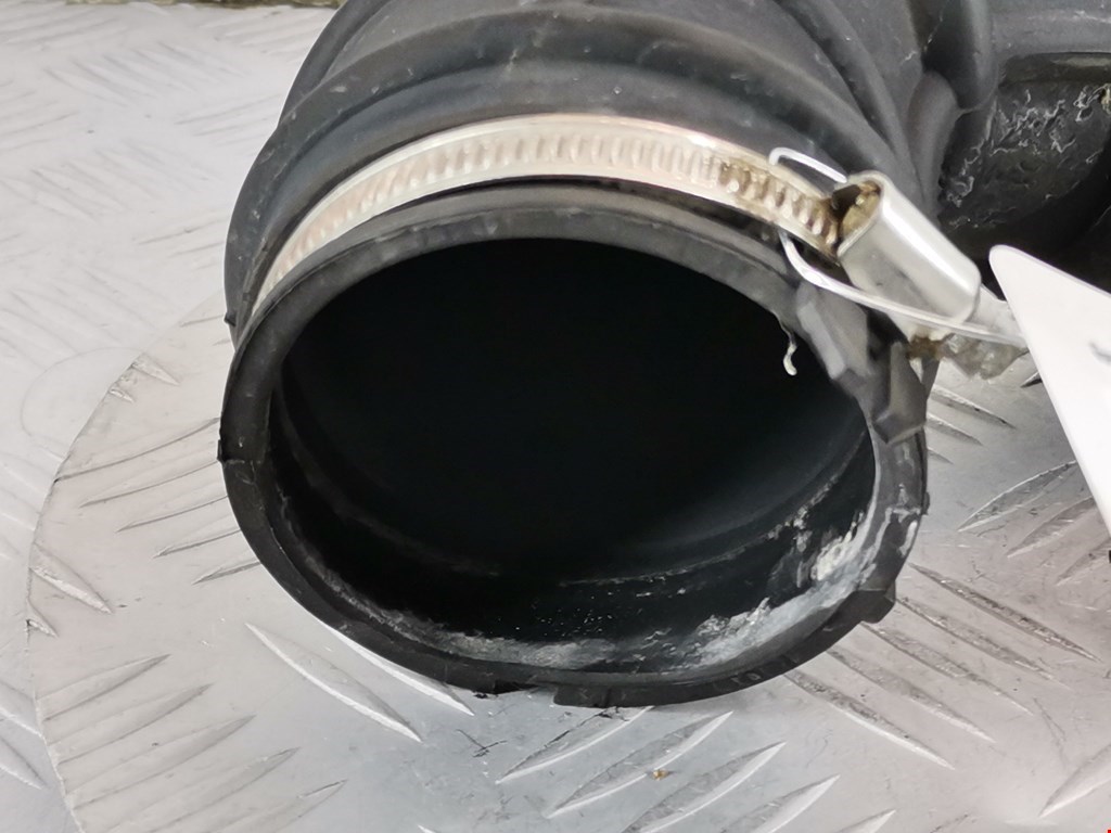 Патрубок воздушного фильтра FORD Fiesta 2001-2008