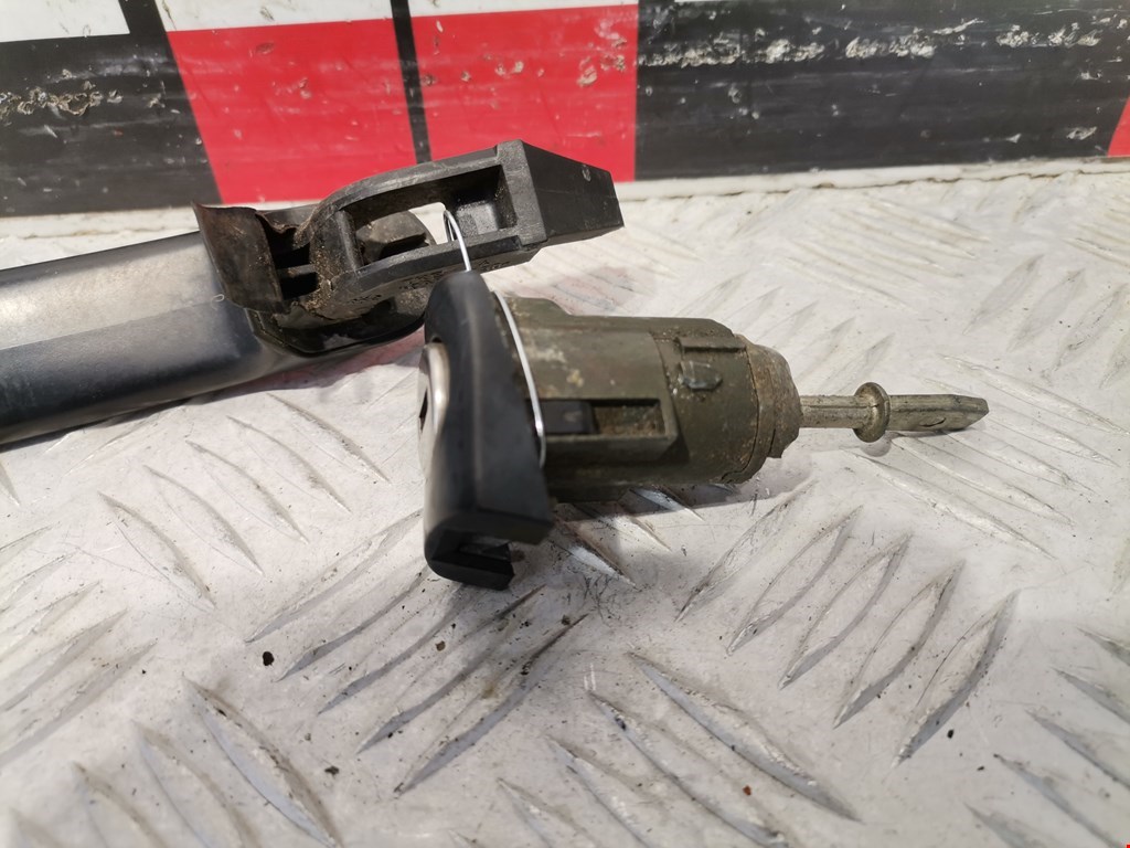 Ручка двери передней наружная правая VOLKSWAGEN Golf IV 1997-2003