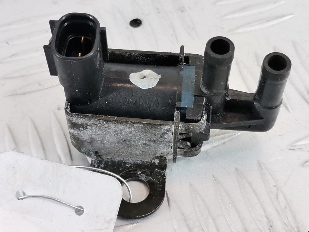 Клапан воздушного фильтра Ford Fiesta 5 (2002-2008)