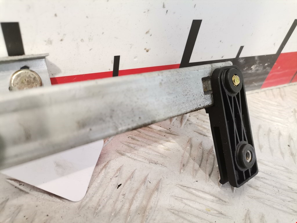 Стеклоподъемник передний правый KIA Carens 1999-2002