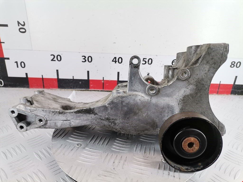 Кронштейн генератора AUDI A4 B6 2001-2005