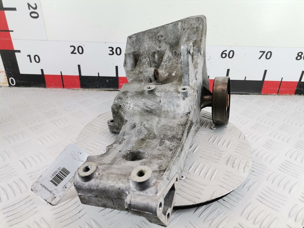 Кронштейн генератора AUDI A4 B6 2001-2005