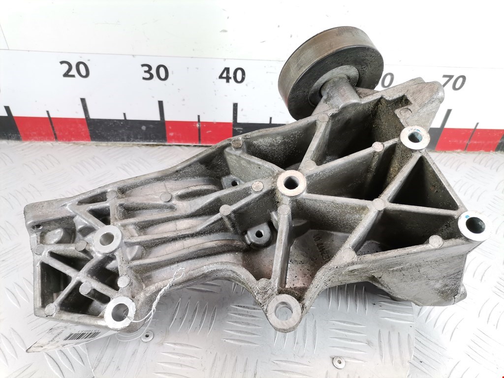 Кронштейн генератора AUDI A4 B6 2001-2005