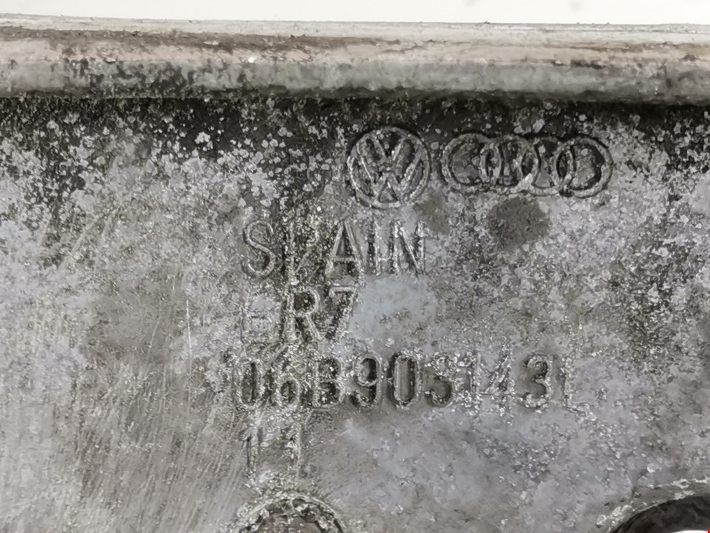 Кронштейн генератора AUDI A4 B6 2001-2005