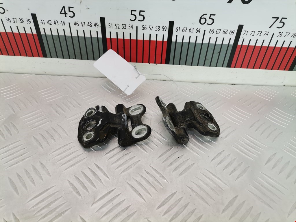 Петля двери передней левой Mercedes E-Class (W210) (1995-2003)