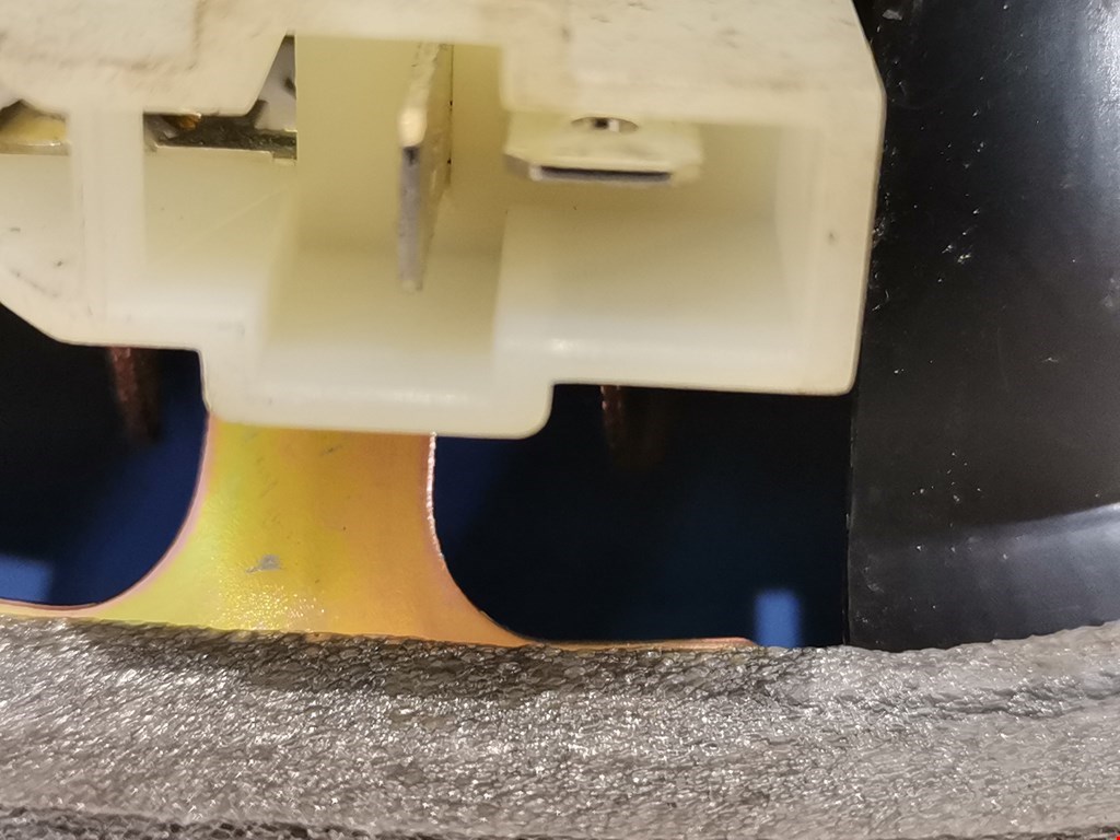 Динамик KIA Carnival I 1999-2005