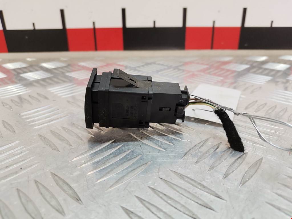 Кнопка аварийной сигнализации (аварийки) VOLKSWAGEN Polo IV 2001-2009