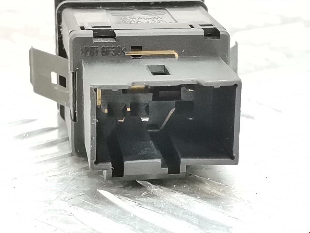 Кнопка аварийной сигнализации (аварийки) VOLKSWAGEN Polo IV 2001-2009