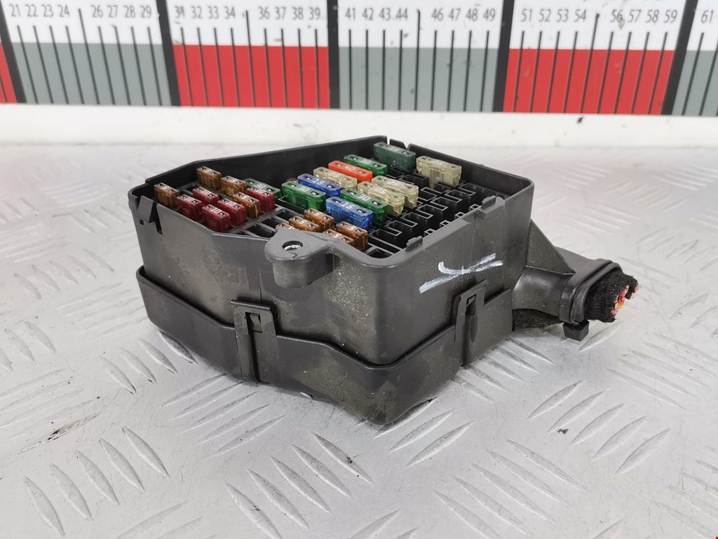 Датчик уровня в бачок омывателя AUDI A6 C6 2004-2010