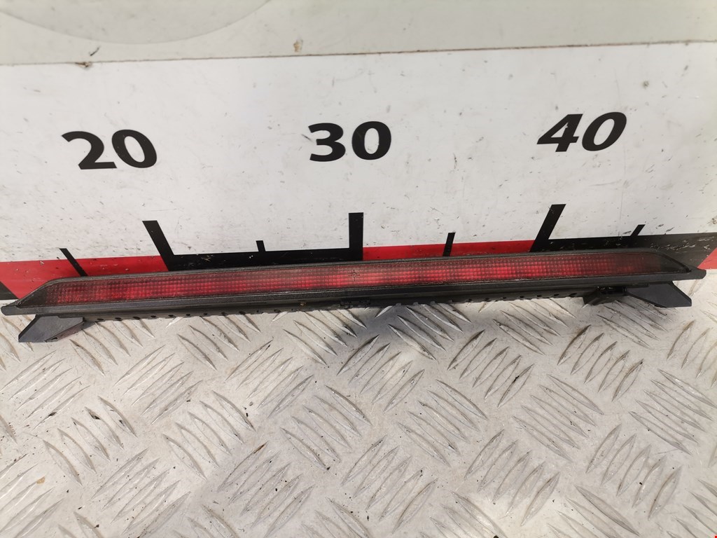 Фонарь дополнительный тормозной (стоп-сигнал) Volkswagen Golf 4 (1997-2004)