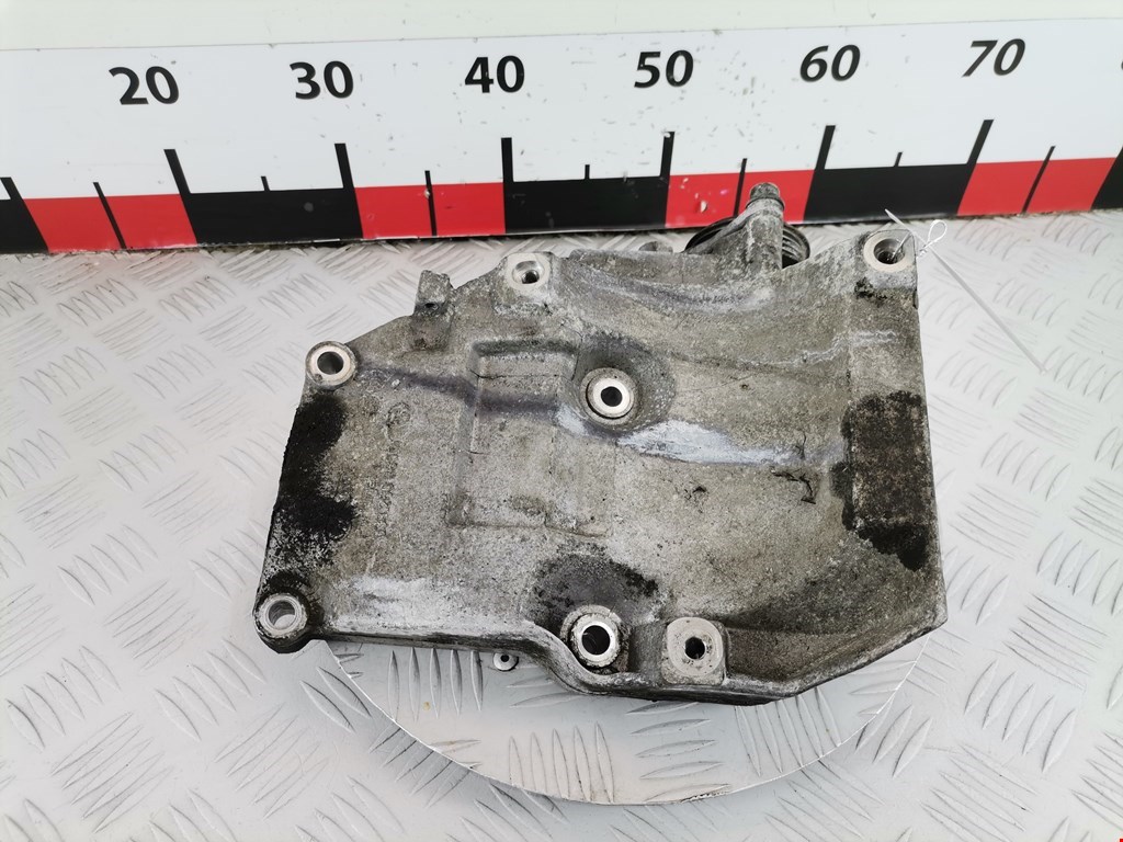 Кронштейн кондиционера AUDI A4 B5 1995-2001