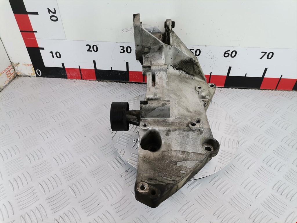 Кронштейн генератора MITSUBISHI Carisma 1995-1999