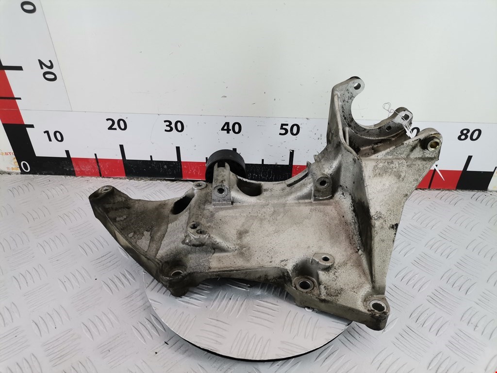 Кронштейн генератора MITSUBISHI Carisma 1995-1999