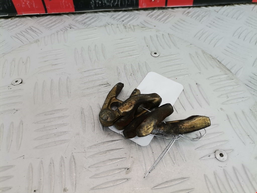 Кронштейн форсунки MITSUBISHI Carisma 1995-1999