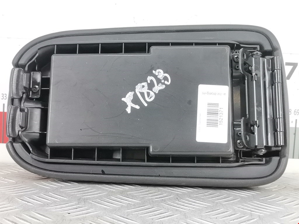 Подлокотник в салон MITSUBISHI Galant VIII 1996-2006