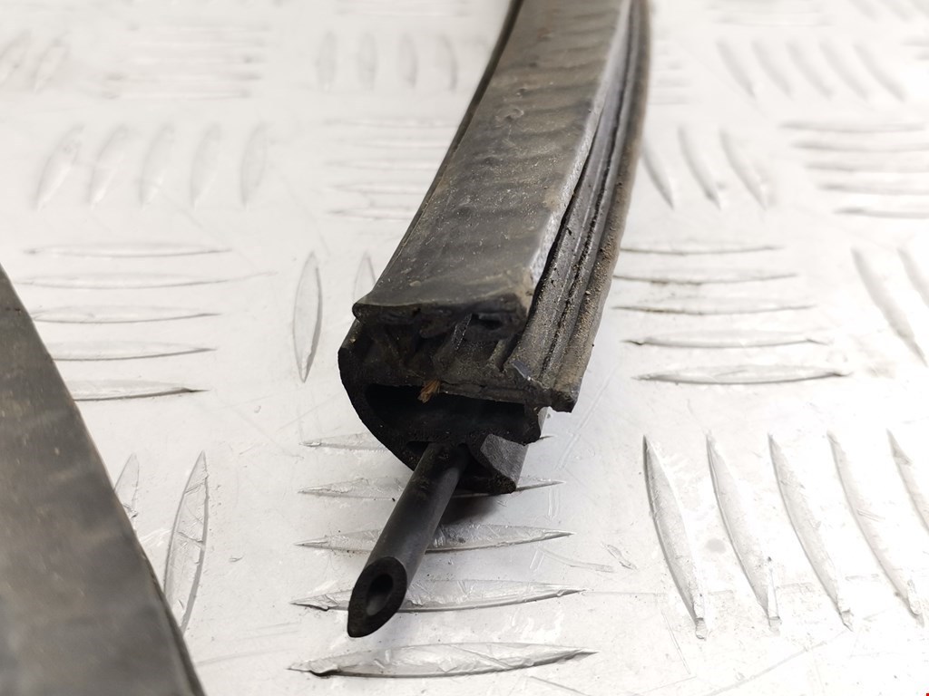 Уплотнитель двери FORD Focus I 1998-2005