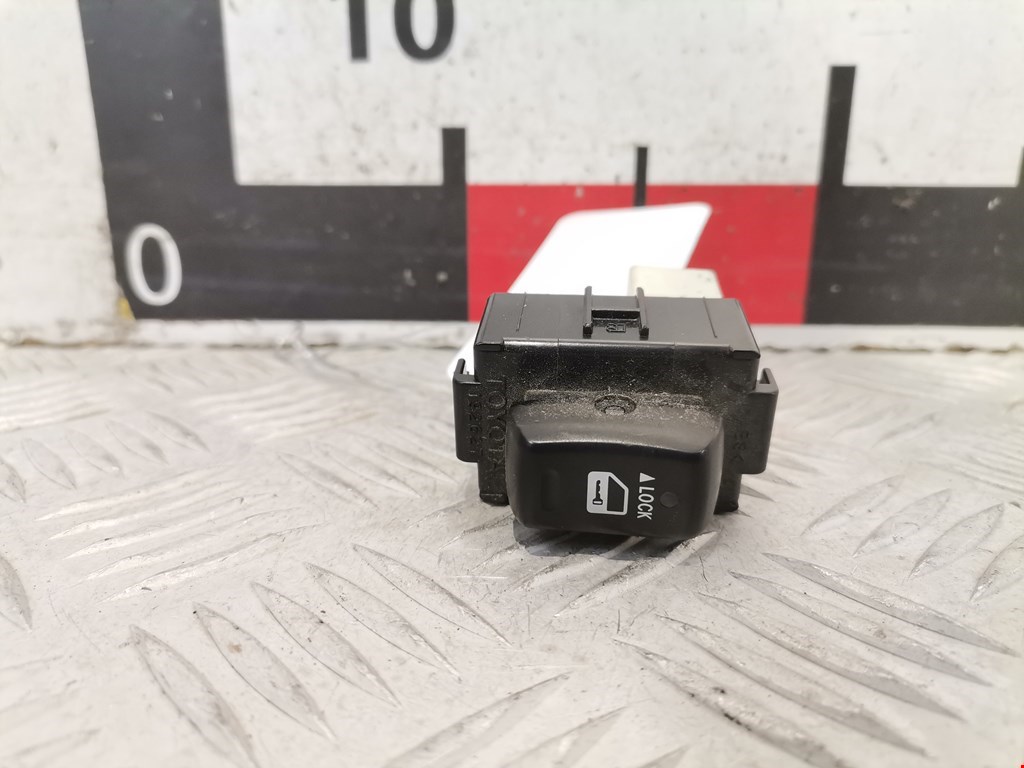 Кнопка центрального замка LEXUS IS 2005-2013