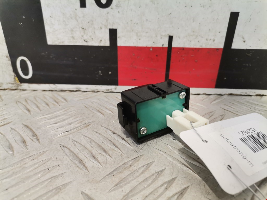 Кнопка центрального замка LEXUS IS 2005-2013