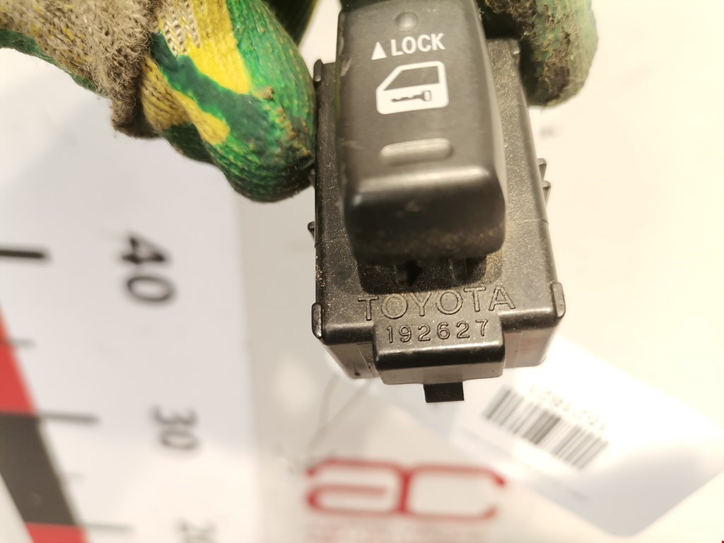 Кнопка центрального замка LEXUS IS 2005-2013