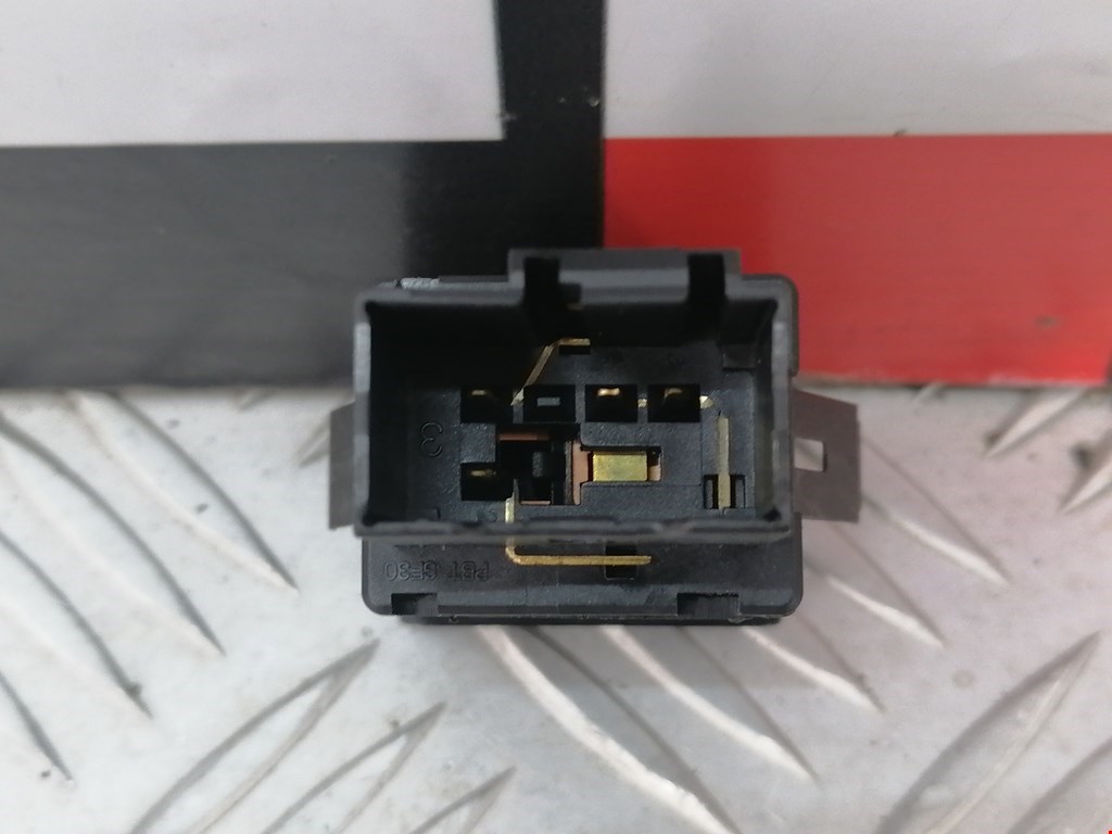 Кнопка аварийной сигнализации (аварийки) VOLKSWAGEN Polo IV 2001-2009