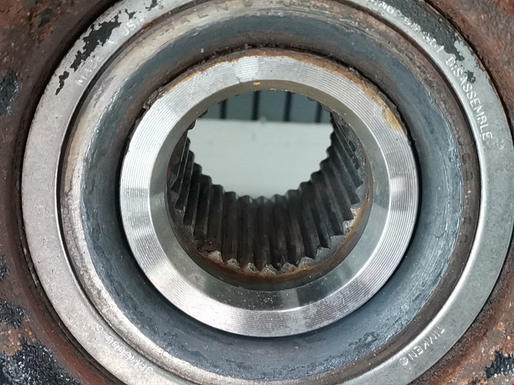 Ступица задняя правая LAND ROVER Discovery III 2005-2009