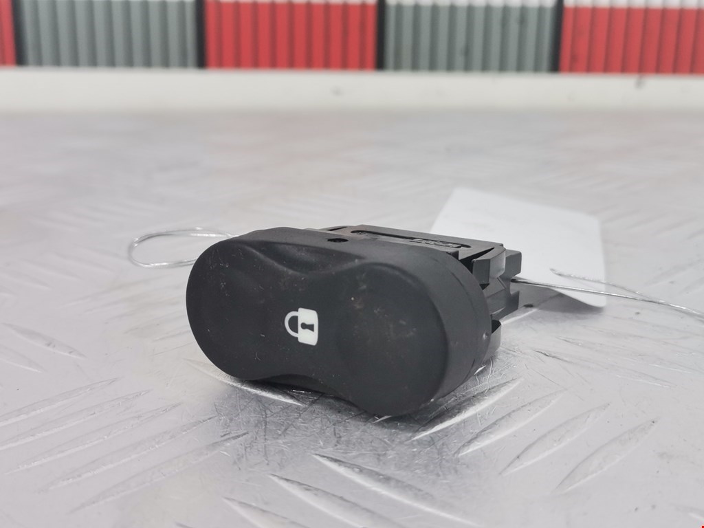 Кнопка центрального замка DACIA Sandero 2008-2012