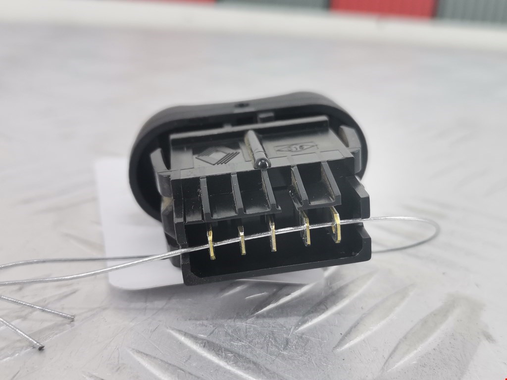 Кнопка центрального замка DACIA Sandero 2008-2012