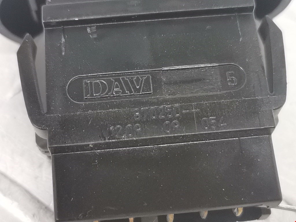 Кнопка центрального замка DACIA Sandero 2008-2012