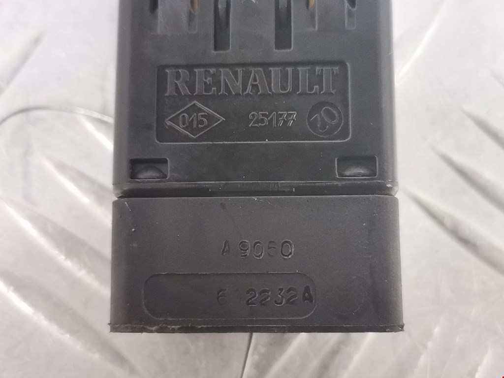 Кнопка аварийной сигнализации (аварийки) DACIA Sandero 2008-2012