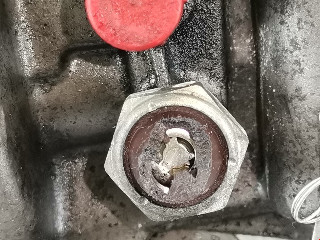 Корпус масляного фильтра SEAT Altea 2004-2015