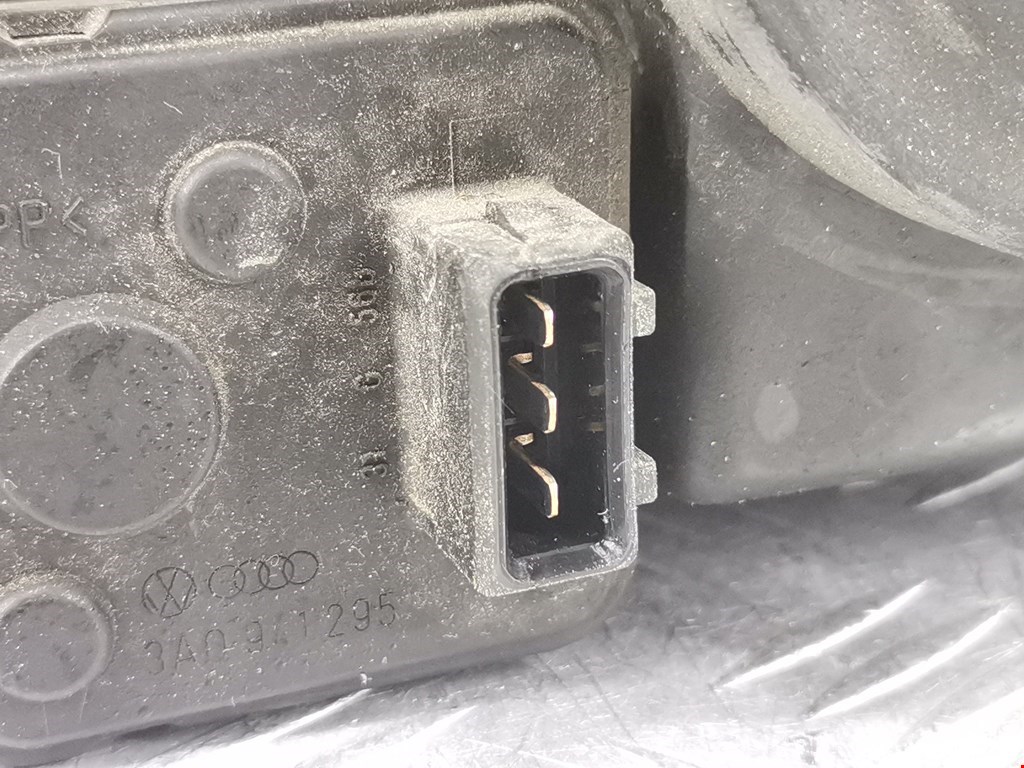 Фара правая VOLKSWAGEN Passat B5 1997-2005