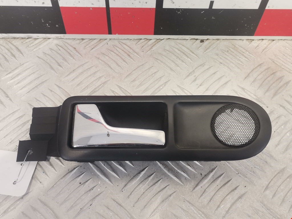 Ручка дверная задняя внутренняя левая VOLKSWAGEN Passat B5 1997-2005