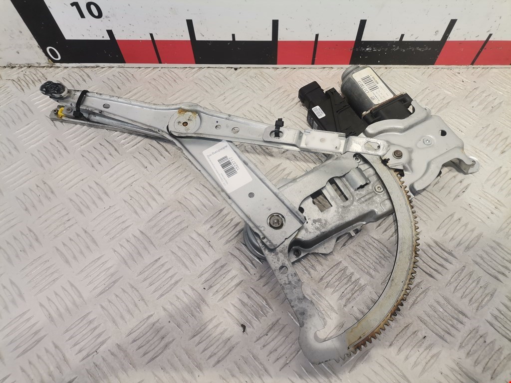 Стеклоподъемник электрический двери передней левой Opel Corsa C (2000-2006)