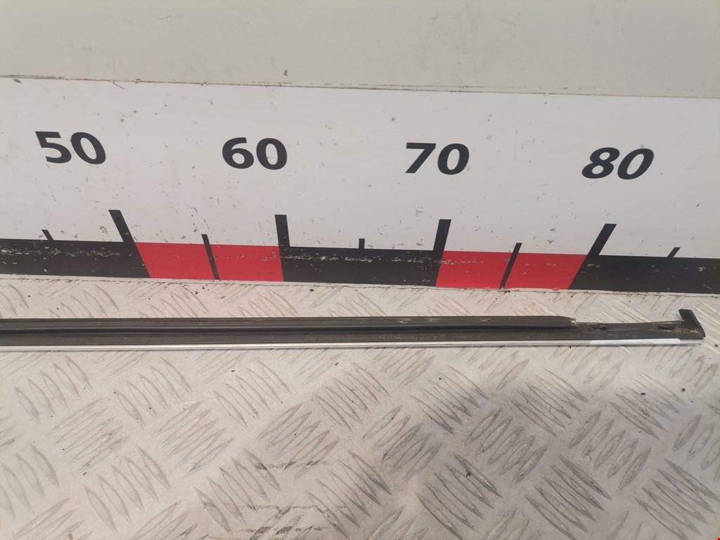 Уплотнитель (внутри) VOLKSWAGEN Passat B5 1997-2005