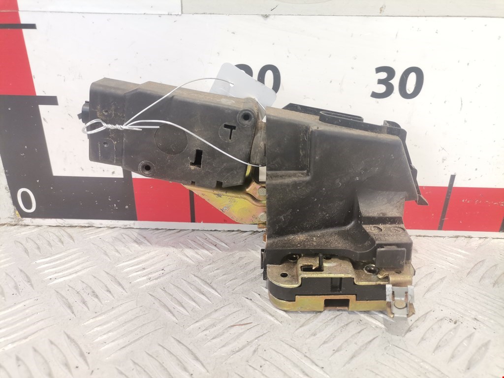 Замок двери задней левой MITSUBISHI Space Star 1999-2006