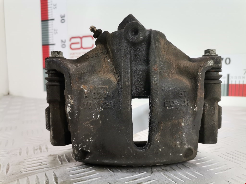 Суппорт передний правый Ford Mondeo 3 (2000-2007)