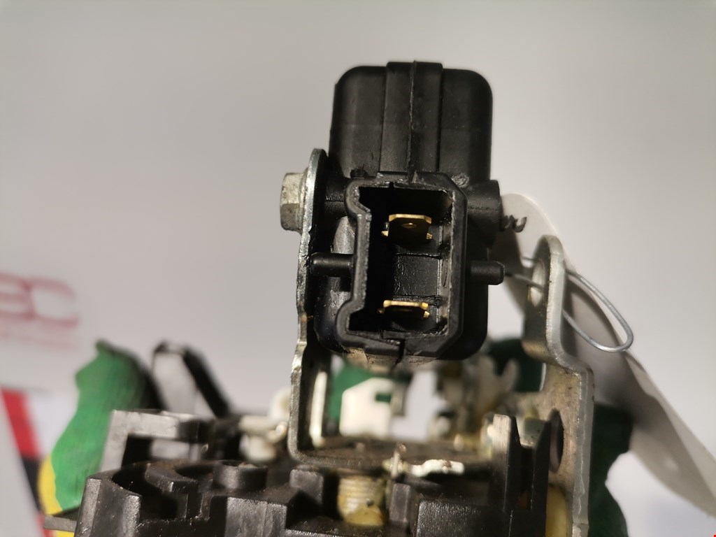 Замок двери передней правой DACIA Sandero 2008-2012