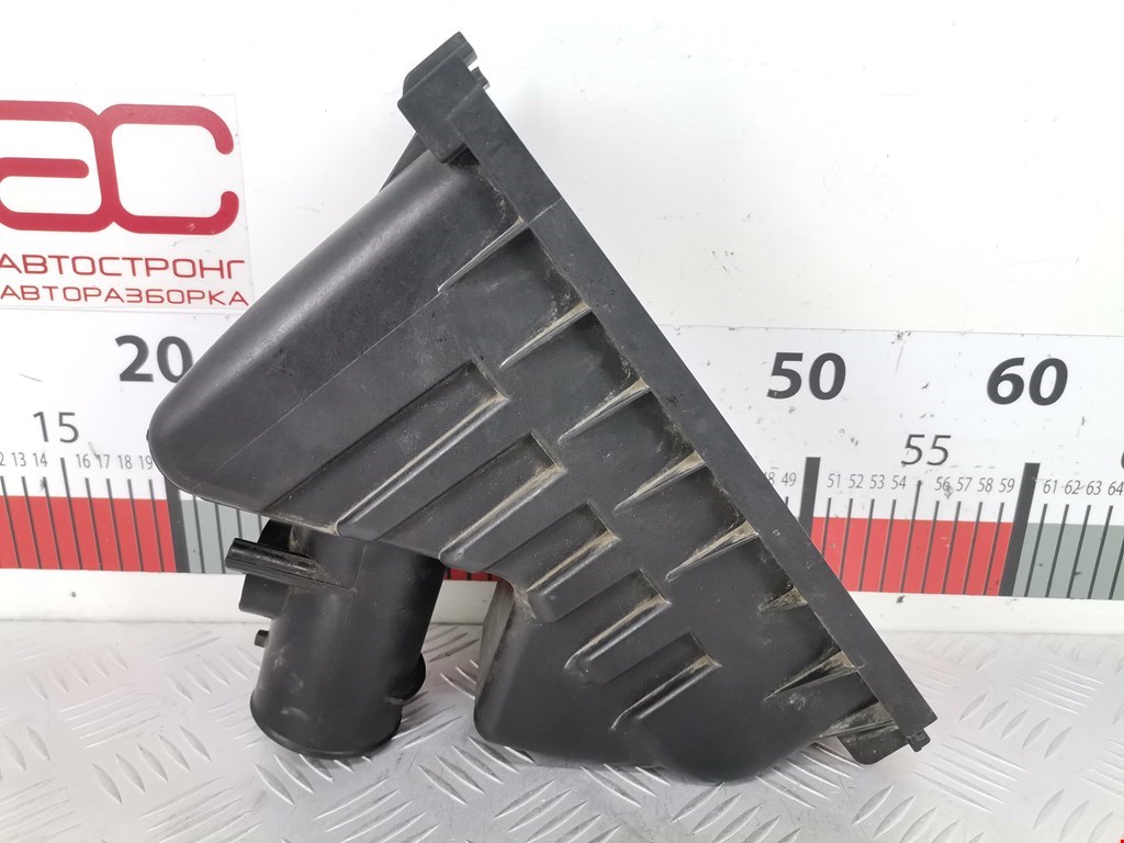 Корпус воздушного фильтра Toyota Yaris 1 (1999-2005)