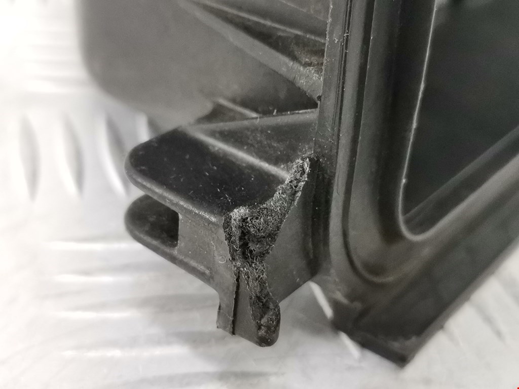 Корпус воздушного фильтра TOYOTA Yaris 1999-2005