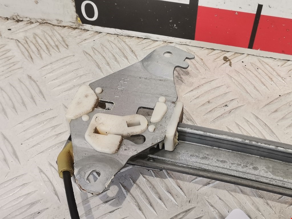 Стеклоподъемник задний правый NISSAN Almera Tino 2000-2006