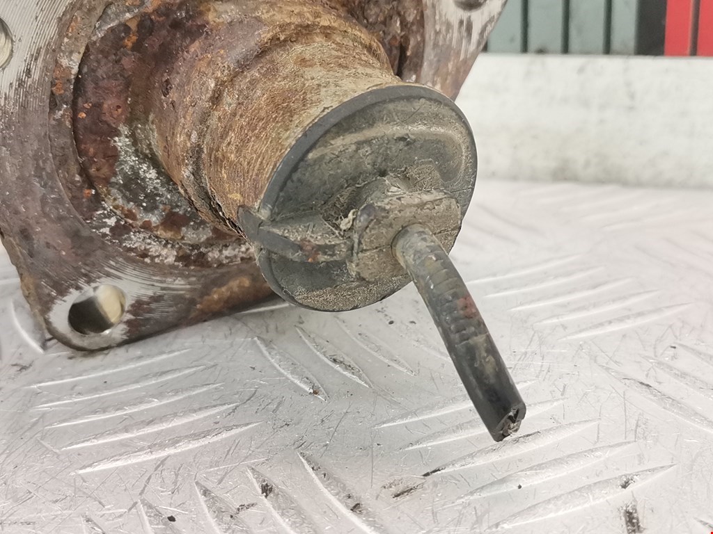 Ступица задняя левая AUDI A6 C5 1997-2004