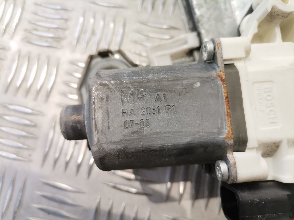 Стеклоподъемник передний левый MITSUBISHI Colt Z3 2003-2012