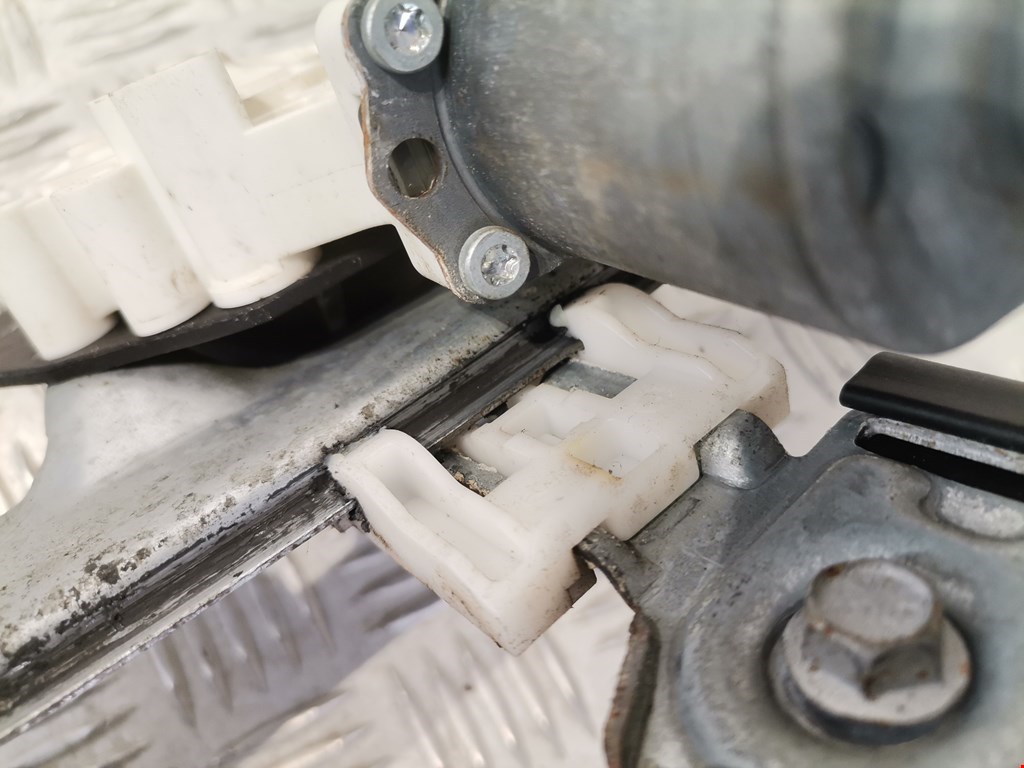 Стеклоподъемник передний левый MITSUBISHI Colt Z3 2003-2012