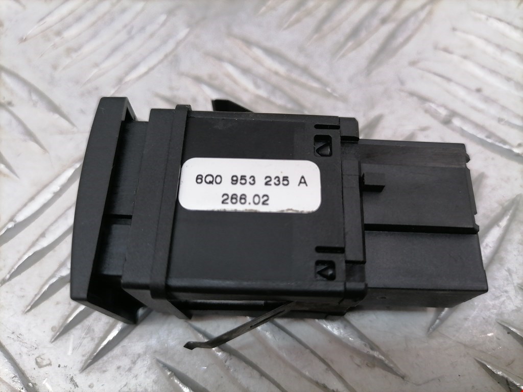 Кнопка аварийной сигнализации (аварийки) VOLKSWAGEN Polo IV 2001-2009