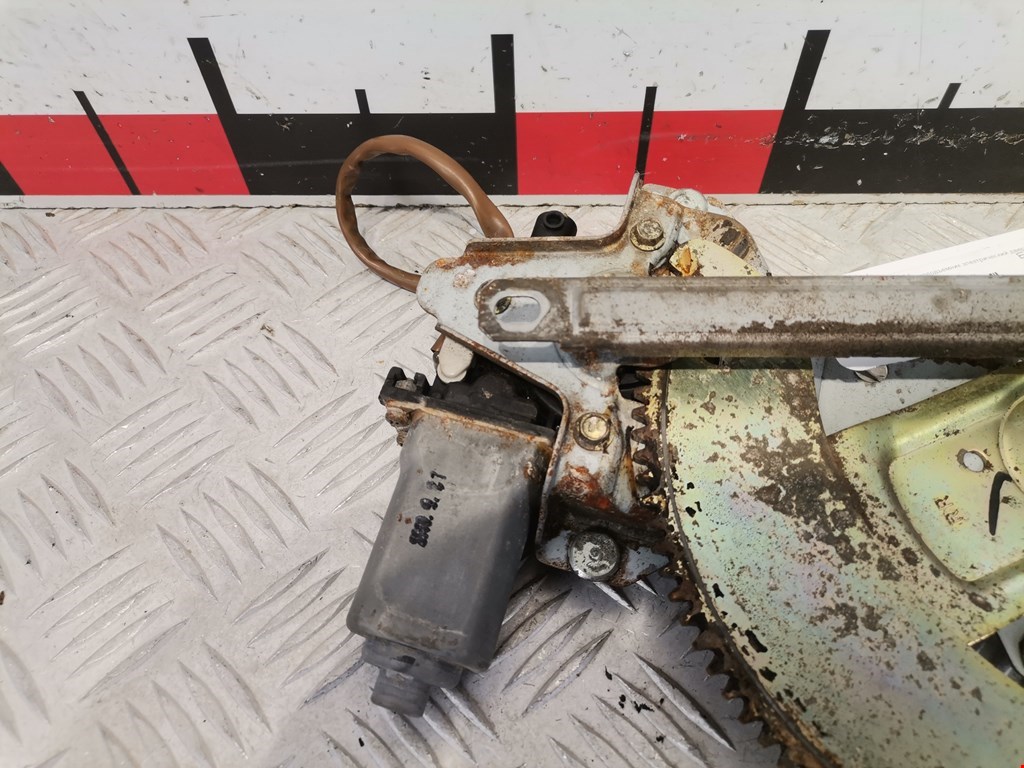 Стеклоподъемник задний правый KIA Carens 1999-2002