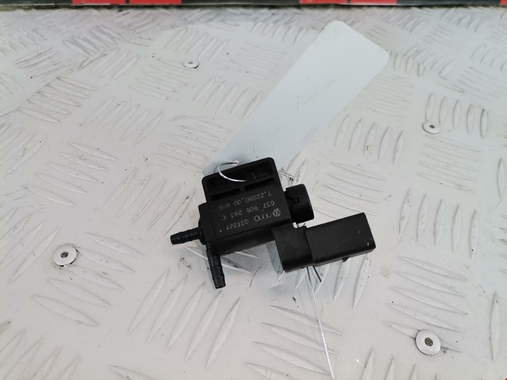 Клапан воздушного фильтра Skoda Octavia 1U (1996-2010)