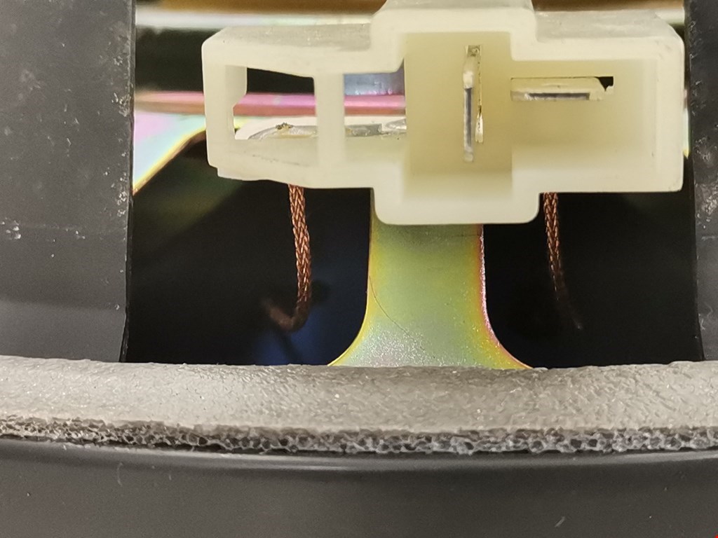 Динамик KIA Carens 1999-2002