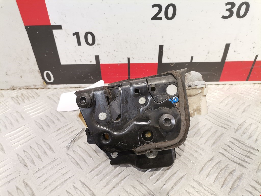 Замок двери передней правой AUDI A4 B7 2004-2007